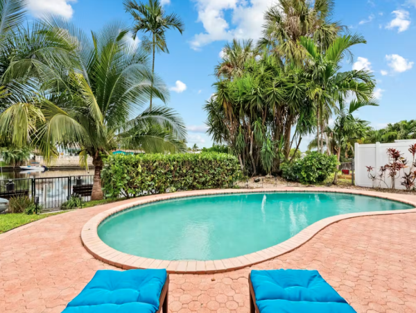 Luxurious Fort Lauderdale River Access with Heated Pool & Kayaks
